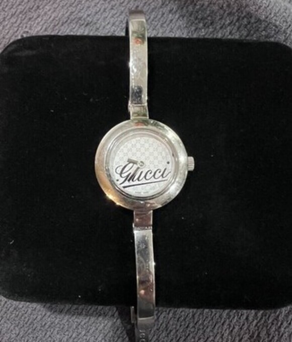 Authentic Gucci Women’s Bangle Watch Model 105 Ladies ETA Swiss Mov. main image 4